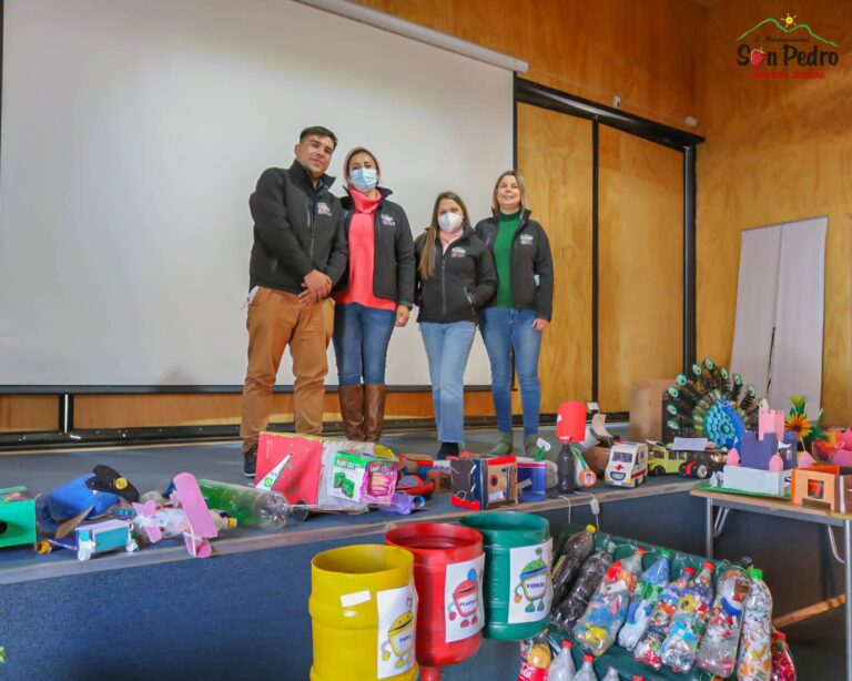 CONCURSO DE MATERIALES RECICLADOS